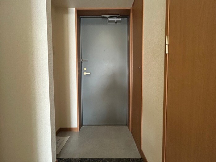 物件内観写真17　(玄関)
