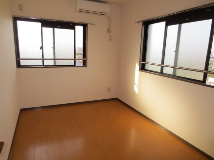 物件内観写真4　(居室)