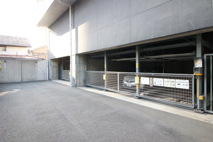 物件外観写真5　(駐車場)