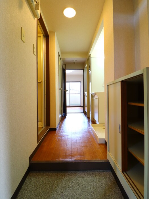 物件内観写真12　(玄関)