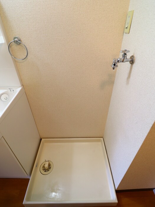 物件内観写真13　(洗濯機置場)