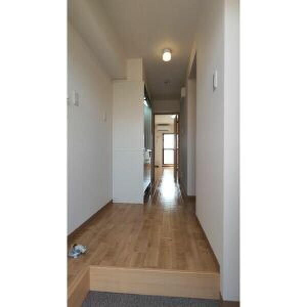 物件内観写真9　(廊下)