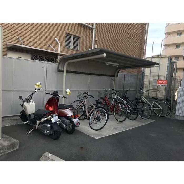 物件外観写真3　(駐輪場)