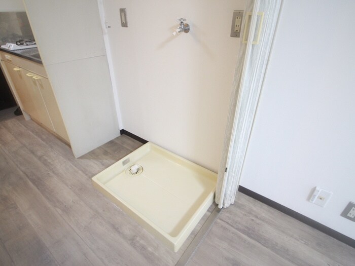 物件内観写真14　(洗濯機置場)