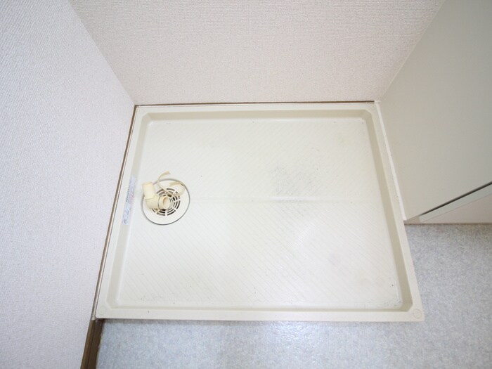 物件内観写真14　(洗濯機置場)