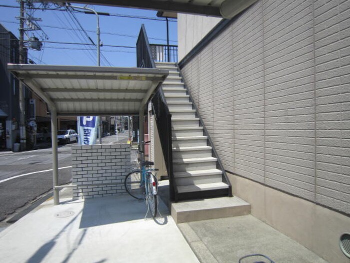 物件外観写真5　(エントランス部分)