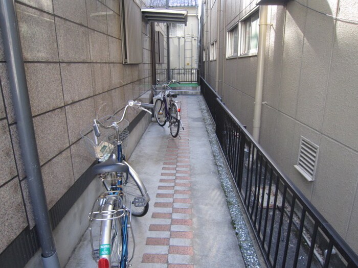 物件外観写真4　(駐輪場)