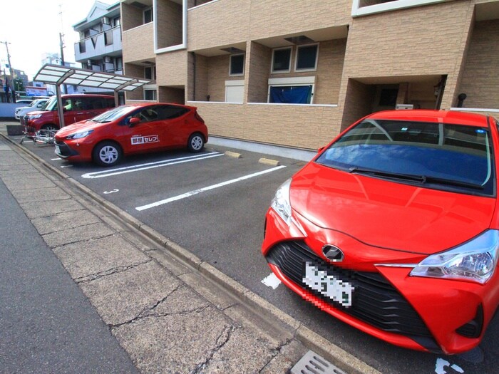 物件外観写真3　(駐車場)