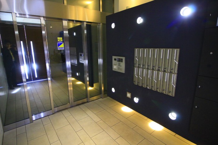 物件外観写真5　(エントランス部分)