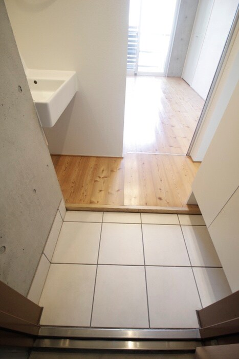 物件内観写真16　(玄関)