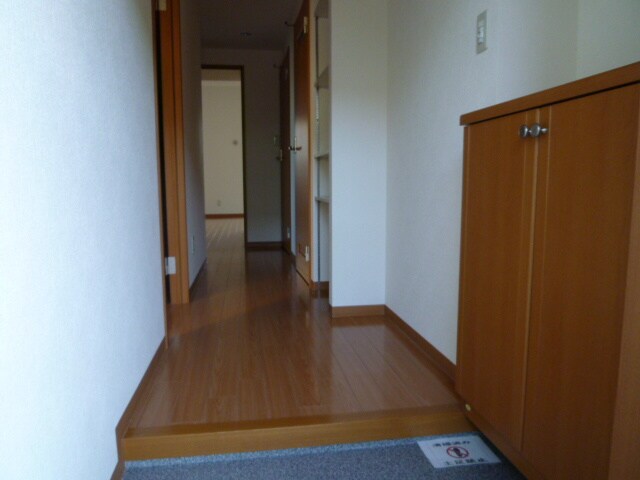 物件内観写真10　(玄関)