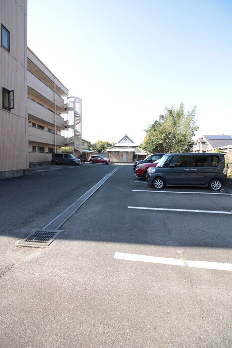 物件外観写真5　(駐車場)