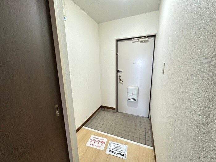 物件内観写真16　(玄関)