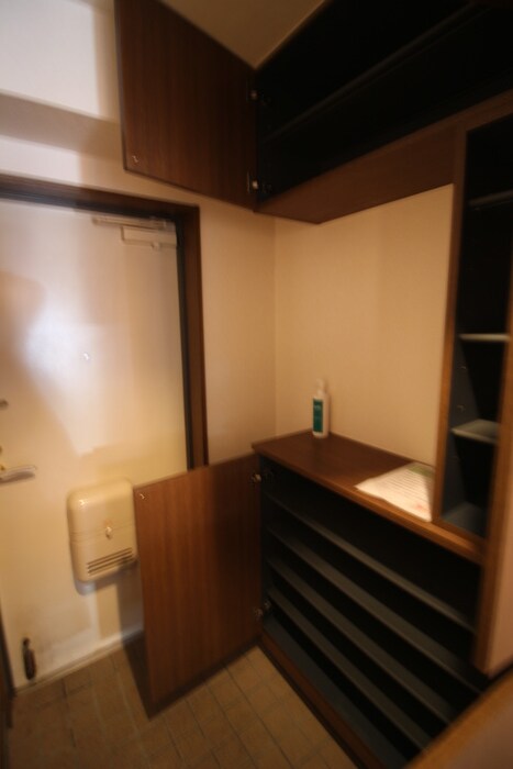 物件内観写真8　(玄関)