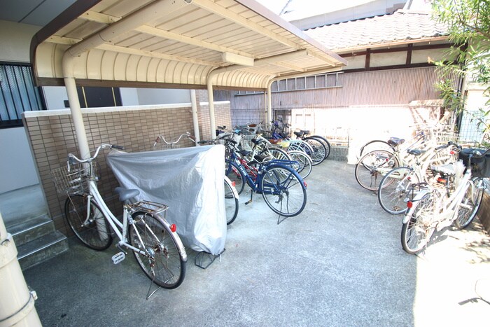 物件外観写真3　(駐輪場)