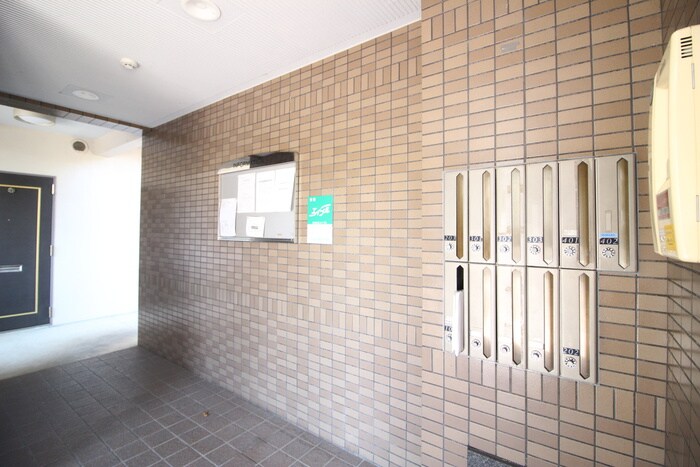 物件外観写真4　(エントランス部分)