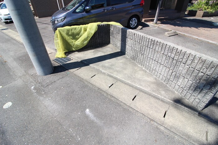 物件外観写真6　(駐車場)