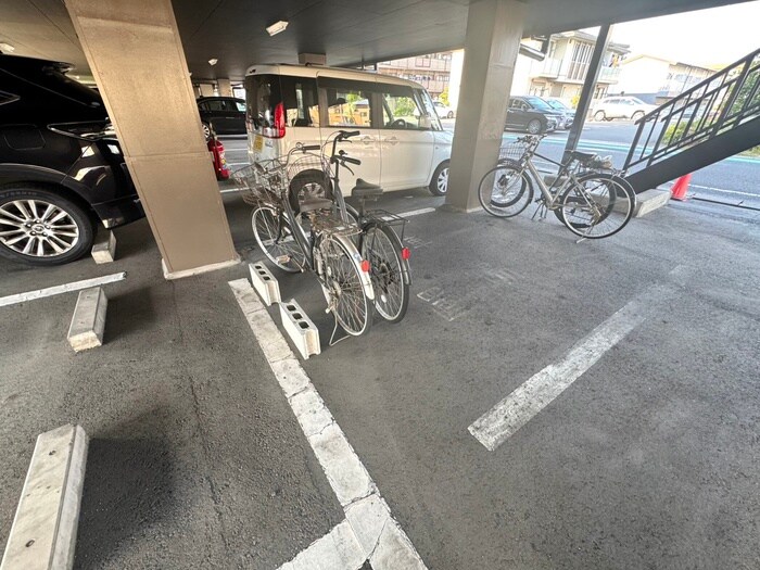 物件外観写真6　(駐輪場)