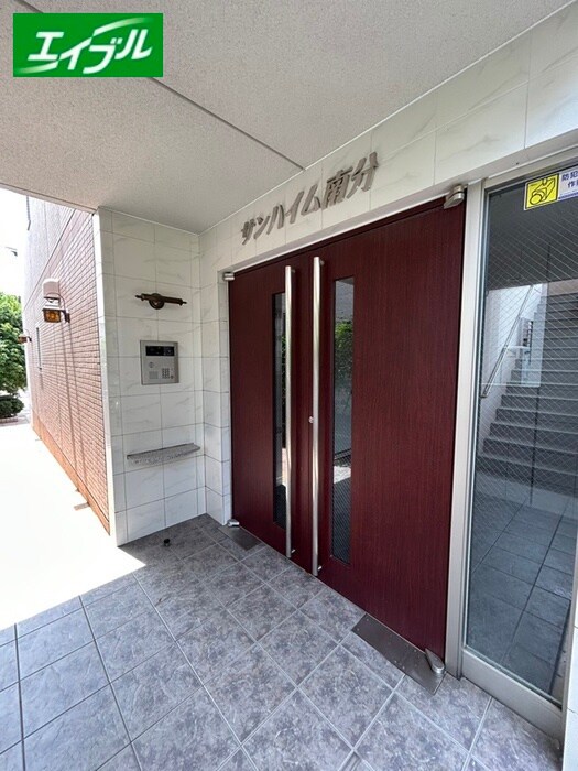 物件外観写真4　(エントランス部分)