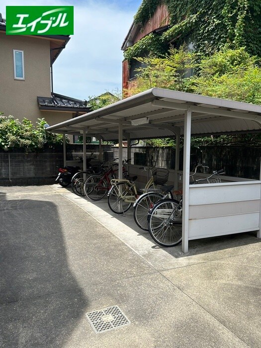 物件外観写真5　(駐輪場)