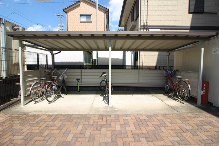 物件外観写真4　(駐輪場)
