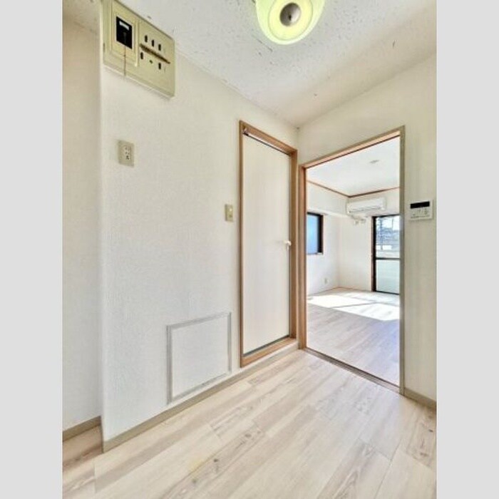 物件内観写真2　(廊下)