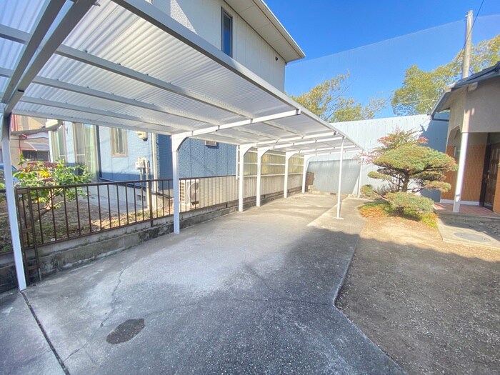 物件外観写真4　(駐車場)