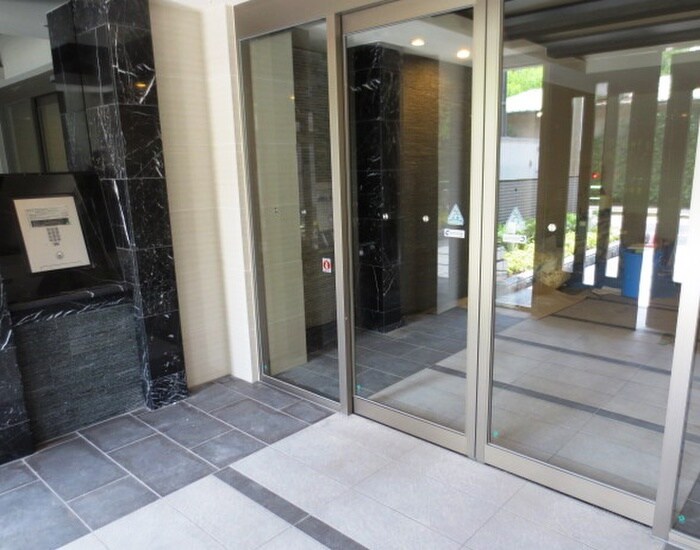 物件外観写真4　(エントランス部分)