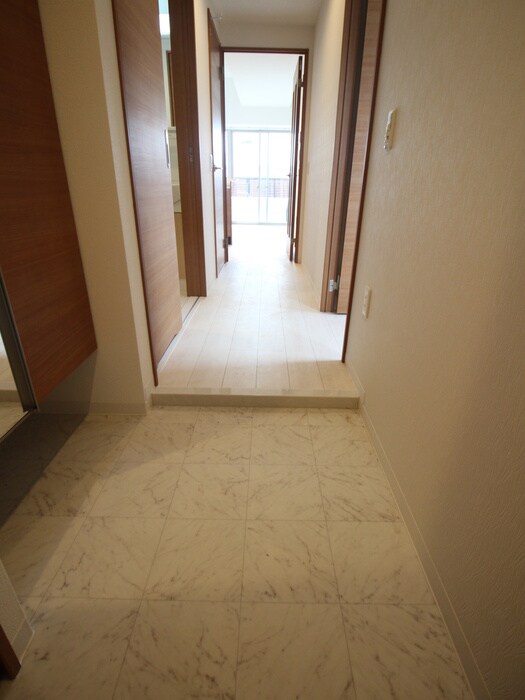 物件内観写真15　(玄関)