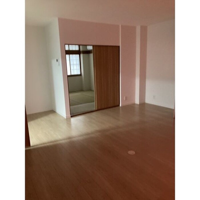 物件内観写真2　(居室)