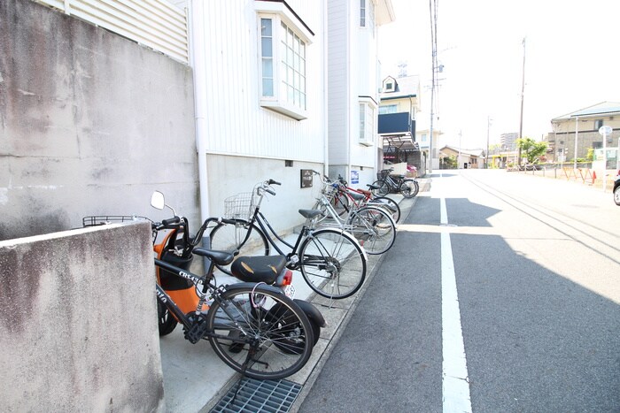 物件外観写真4　(駐輪場)