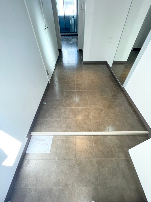 物件内観写真16　(玄関)