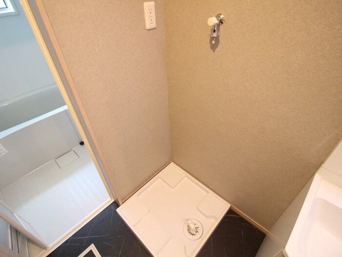 物件内観写真17　(洗濯機置場)