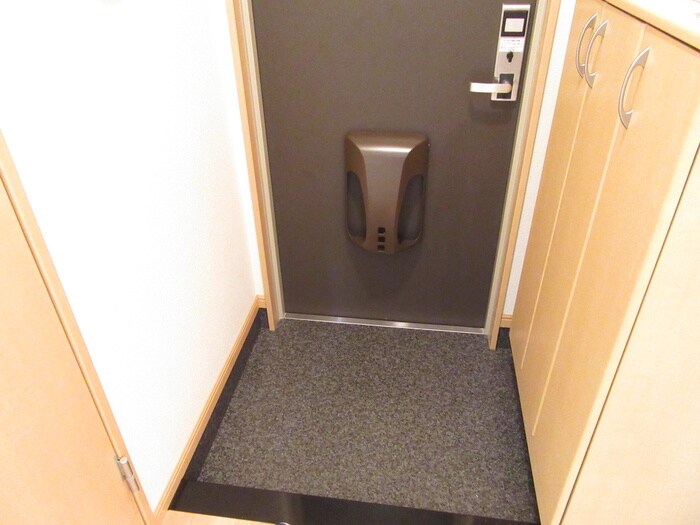 物件内観写真16　(玄関)