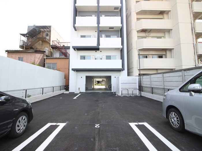 物件外観写真4　(駐車場)