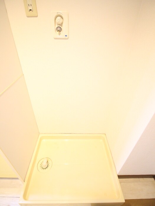 物件内観写真14　(洗濯機置場)