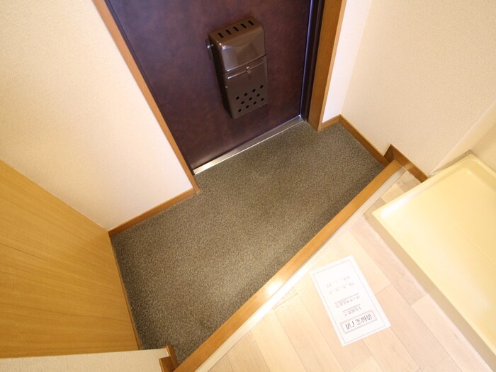 物件内観写真8　(玄関)