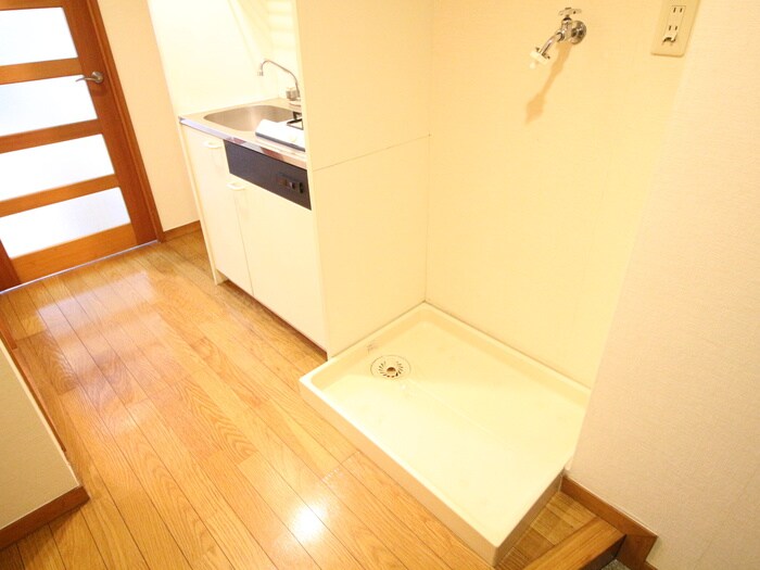 物件内観写真11　(洗濯機置場)