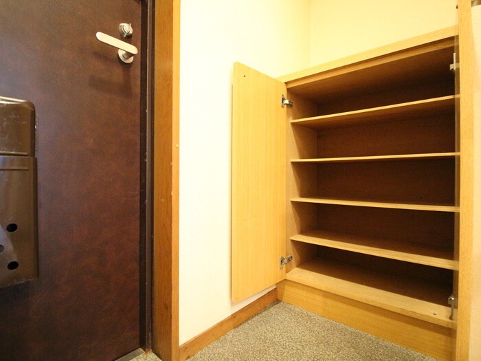 物件内観写真18　(玄関)