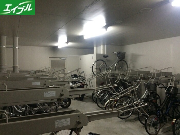 物件外観写真5　(駐輪場)