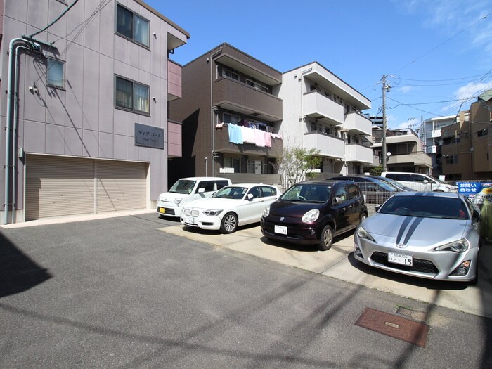 物件外観写真2　(駐車場)