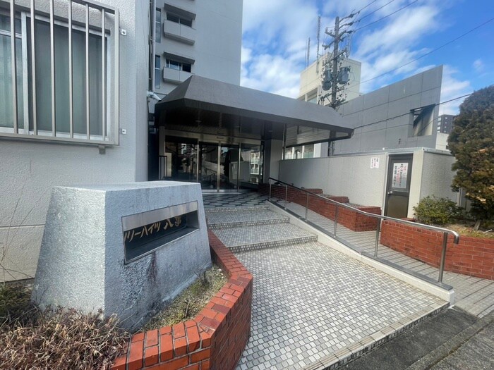 物件外観写真5　(エントランス部分)