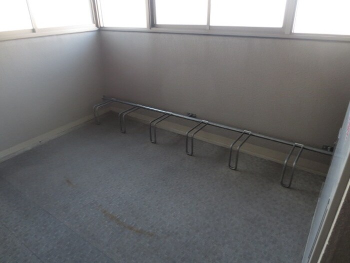 物件外観写真6　(駐輪場)
