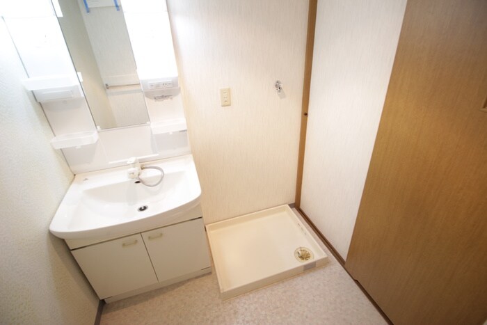 物件内観写真16　(洗濯機置場)