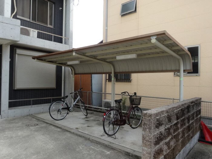 物件外観写真3　(駐輪場)