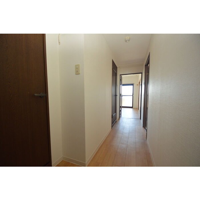 物件内観写真11　(廊下)