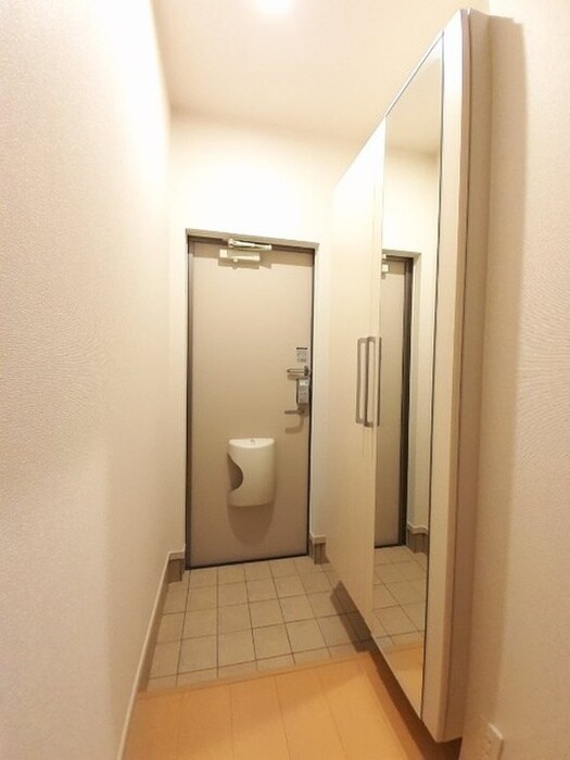 物件内観写真9　(玄関)