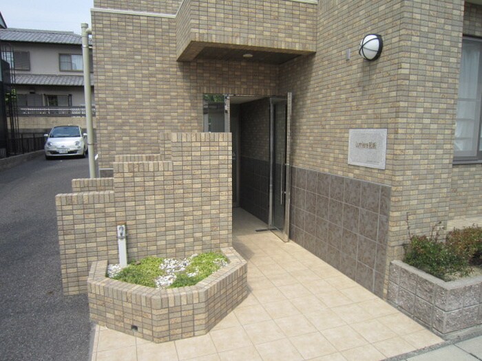 物件外観写真4　(エントランス部分)