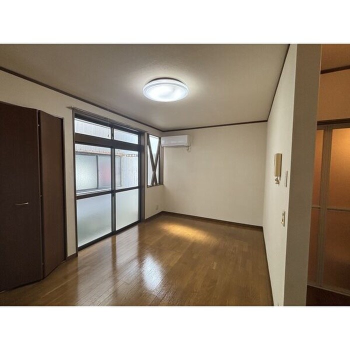 物件内観写真4　(居室)