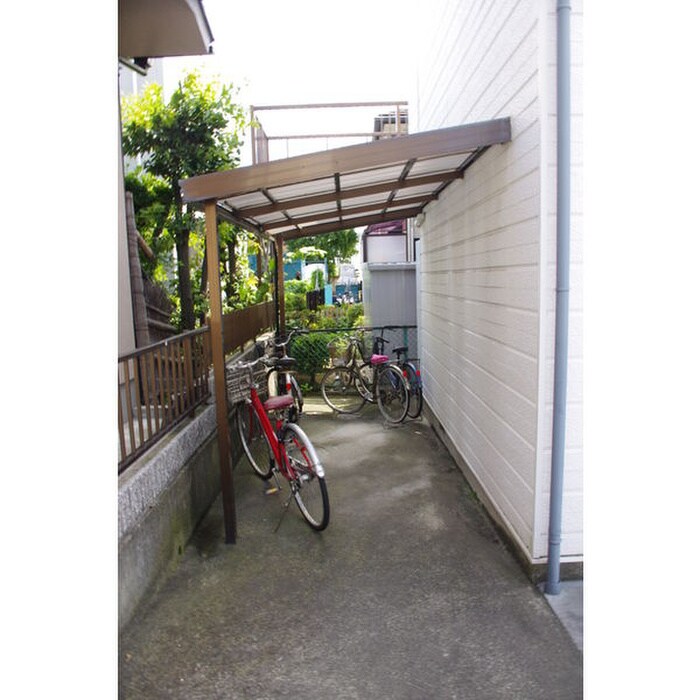 物件外観写真3　(駐輪場)